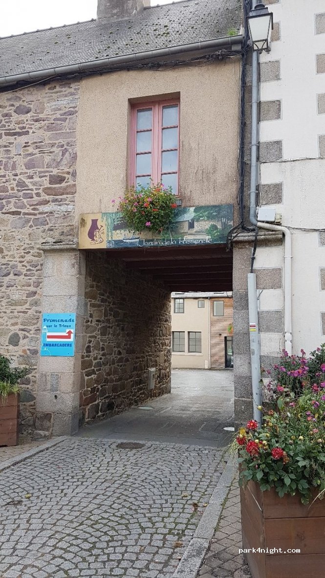 (22260) Pontrieux - 14 Place de la Liberté — foto 3