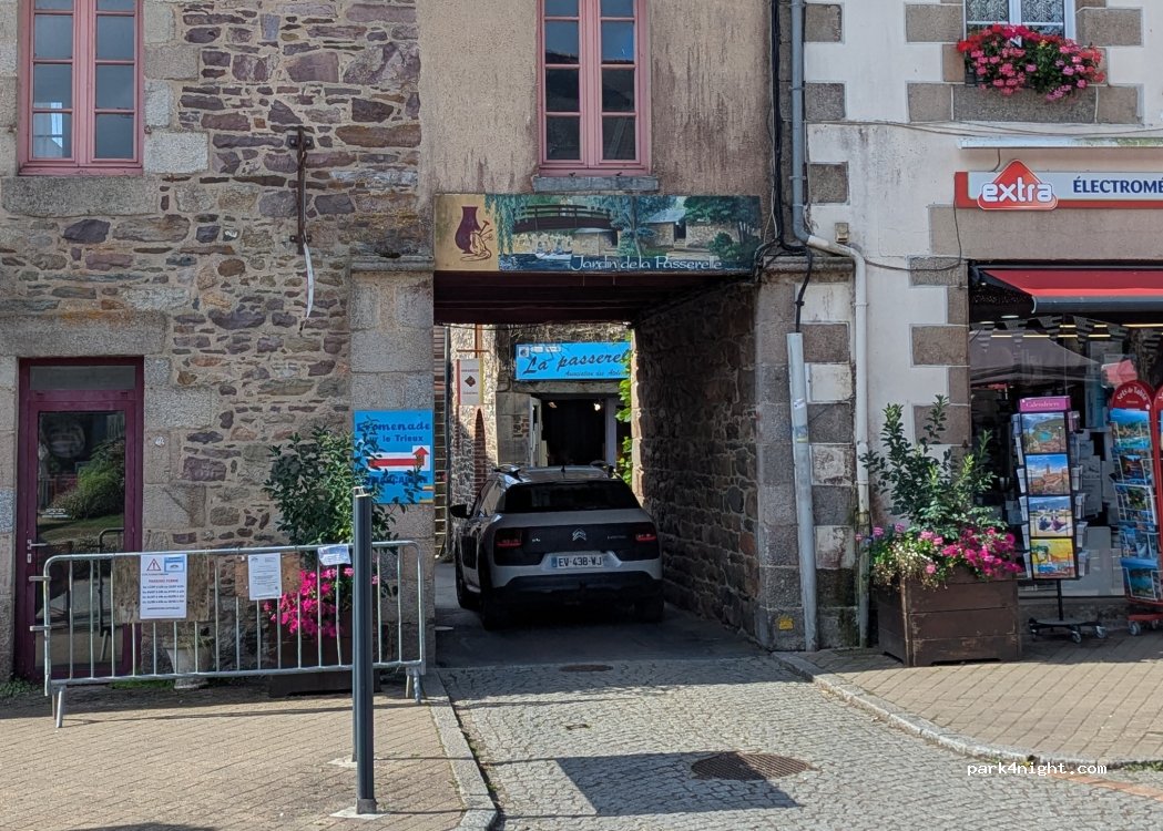 (22260) Pontrieux - 14 Place de la Liberté — foto 4