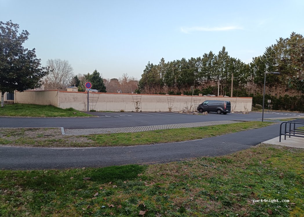 (33127) Martignas-sur-Jalle - Avenue Jean Moulin — foto