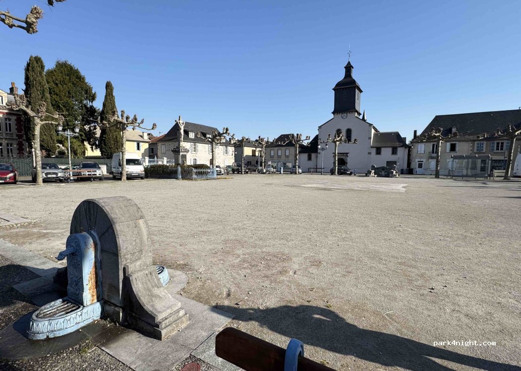 (64800) Lestelle-Bétharram - Place Saint-Jean — foto