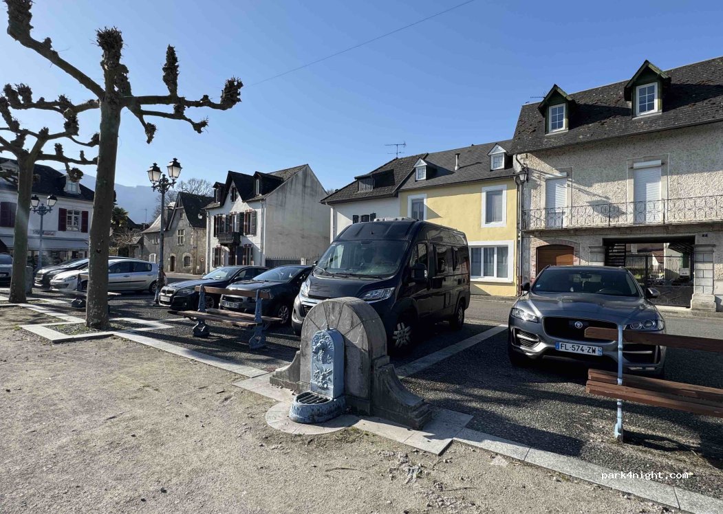(64800) Lestelle-Bétharram - Place Saint-Jean — foto 2
