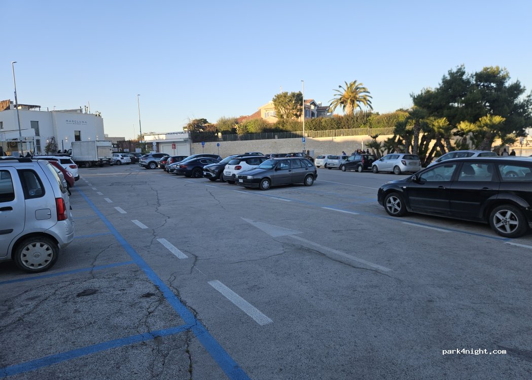 (76125) Trani - Piazza Marina d'Italia — foto