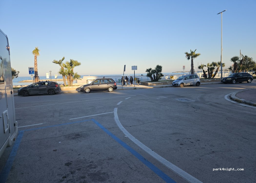 (76125) Trani - Piazza Marina d'Italia — foto 2