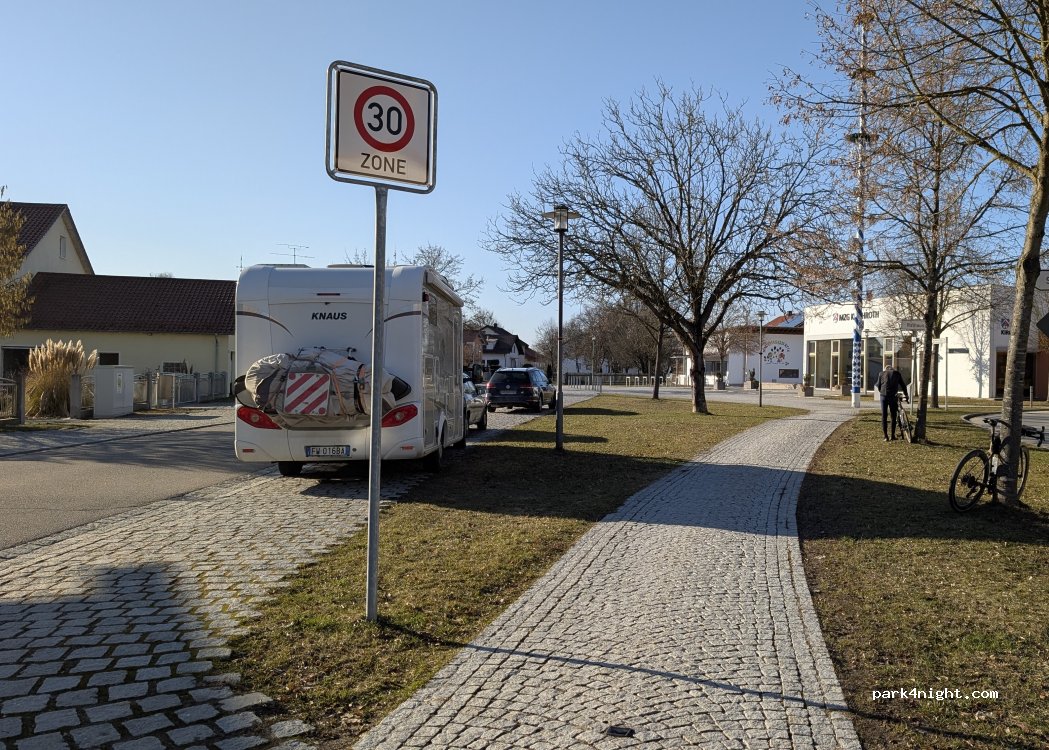 (94356) Kirchroth - Ortsplatz — foto