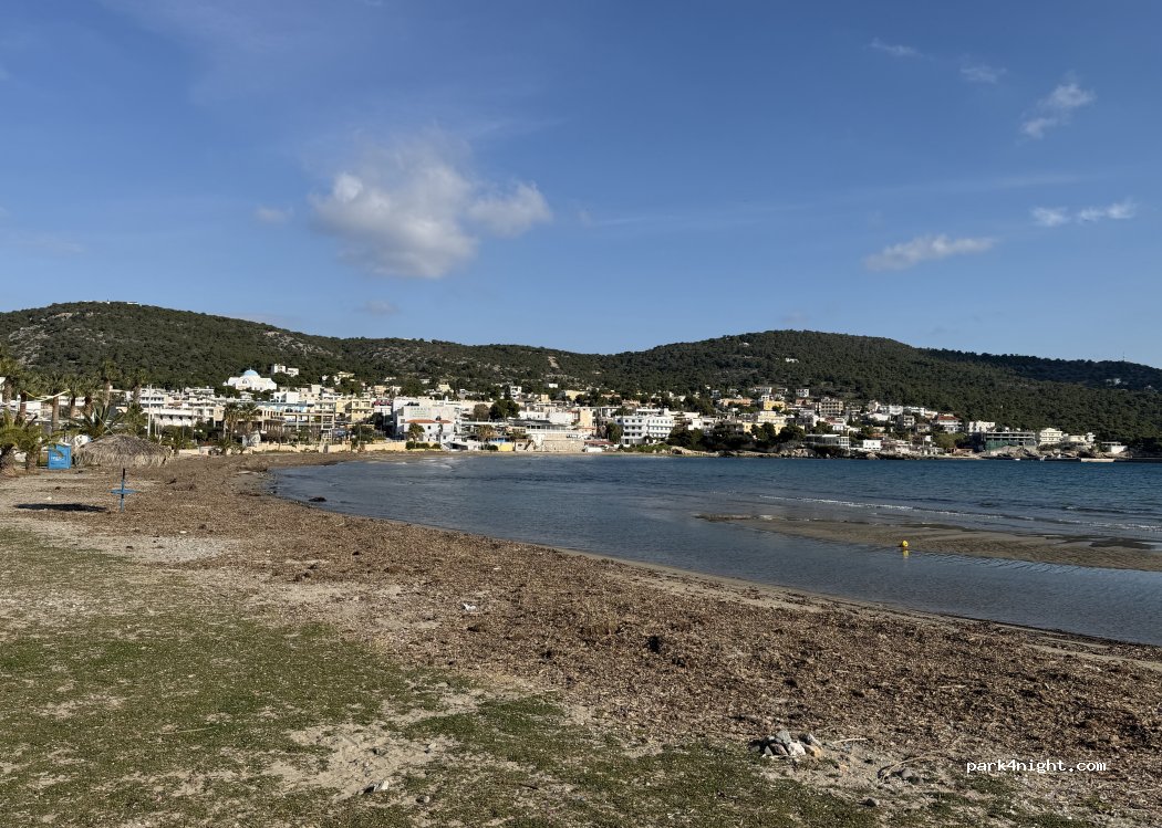 (18010) Agia Marina - Unnamed Road — foto