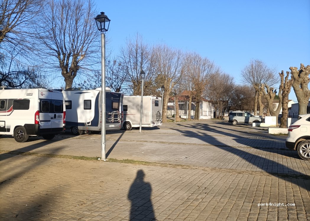 (41380) Alanís - P.º Alameda del Parral, 8 — foto
