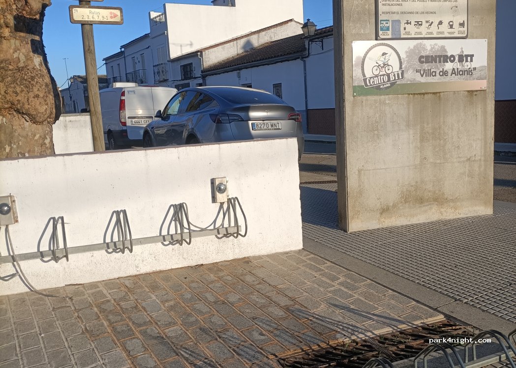 (41380) Alanís - P.º Alameda del Parral, 8 — foto 2