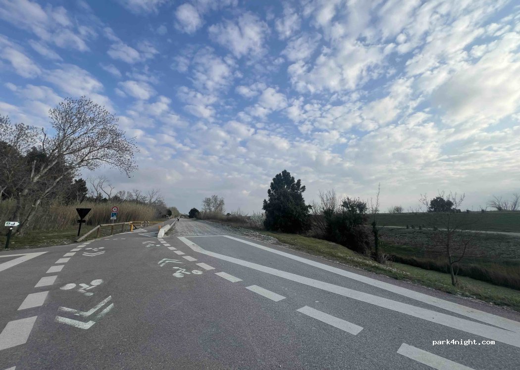 (84230) Châteauneuf-du-Pape - Chemin de Pierre à Feu 2 — foto