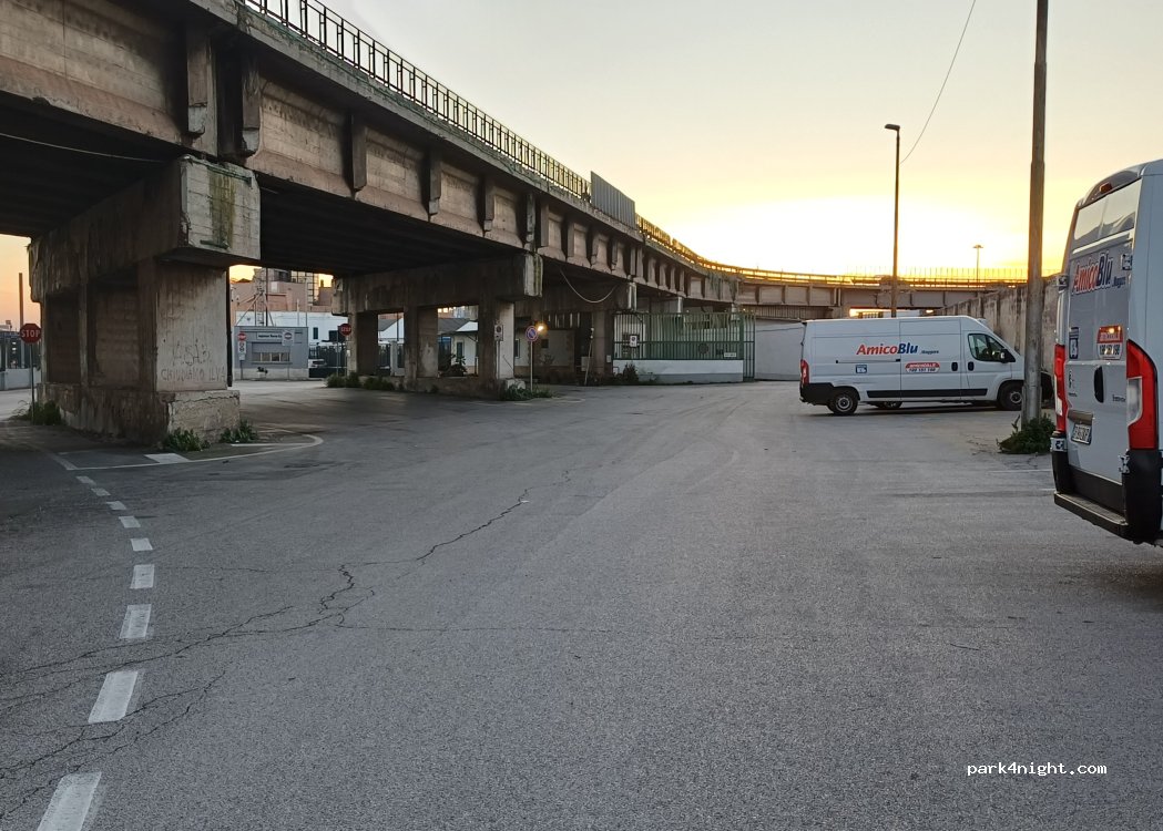 (74123) Taranto - Via Cristoforo Colombo — foto