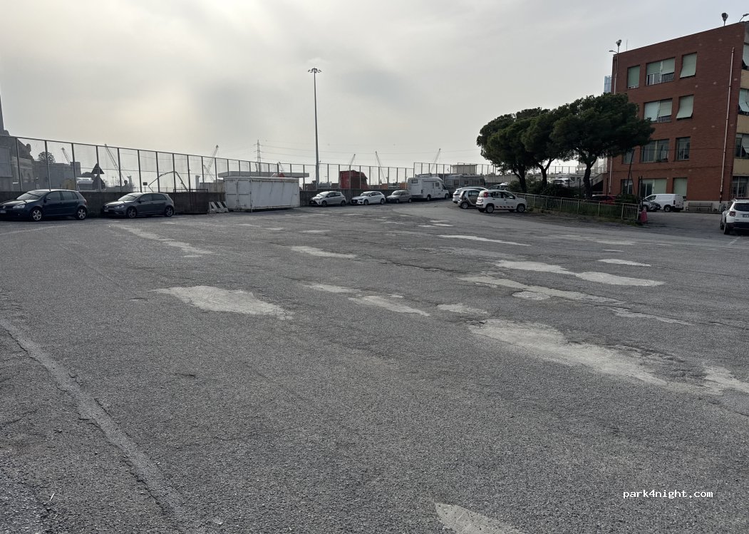 (16149) Genoa - Piazzale San Benigno — foto