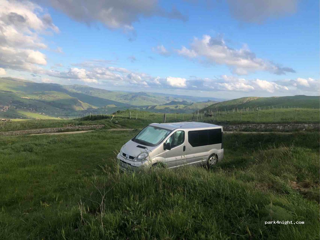 (90010) Geraci Siculo - Unnamed Road — foto