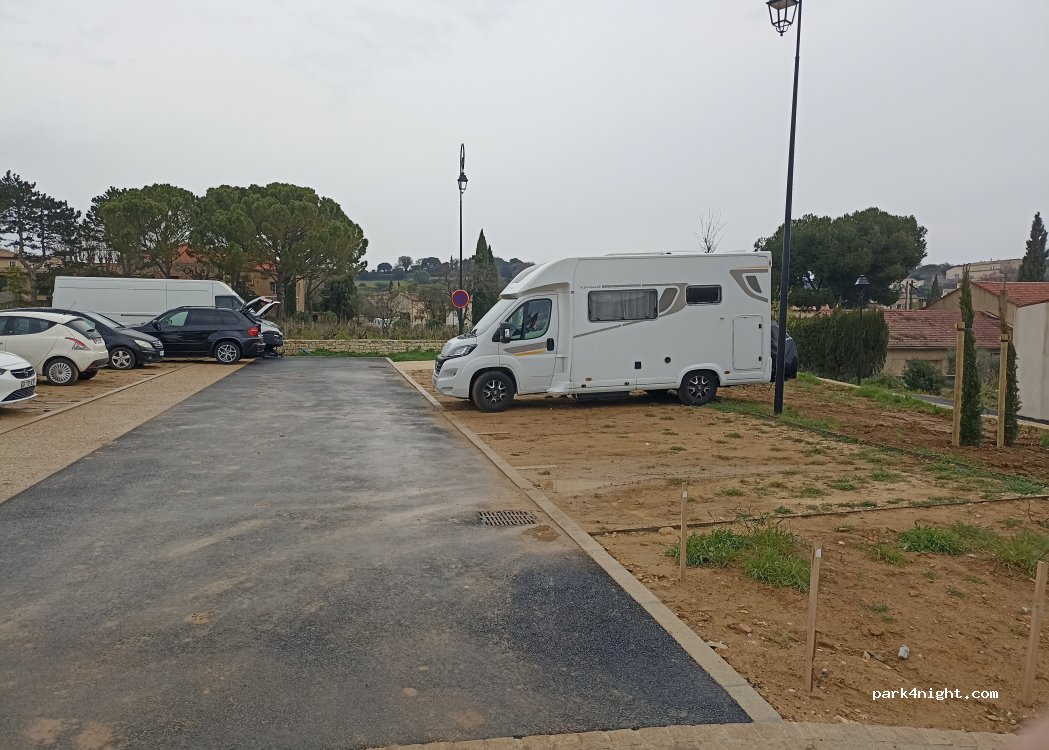 (84230) Châteauneuf-du-Pape - Avenue des Amandiers — foto 2