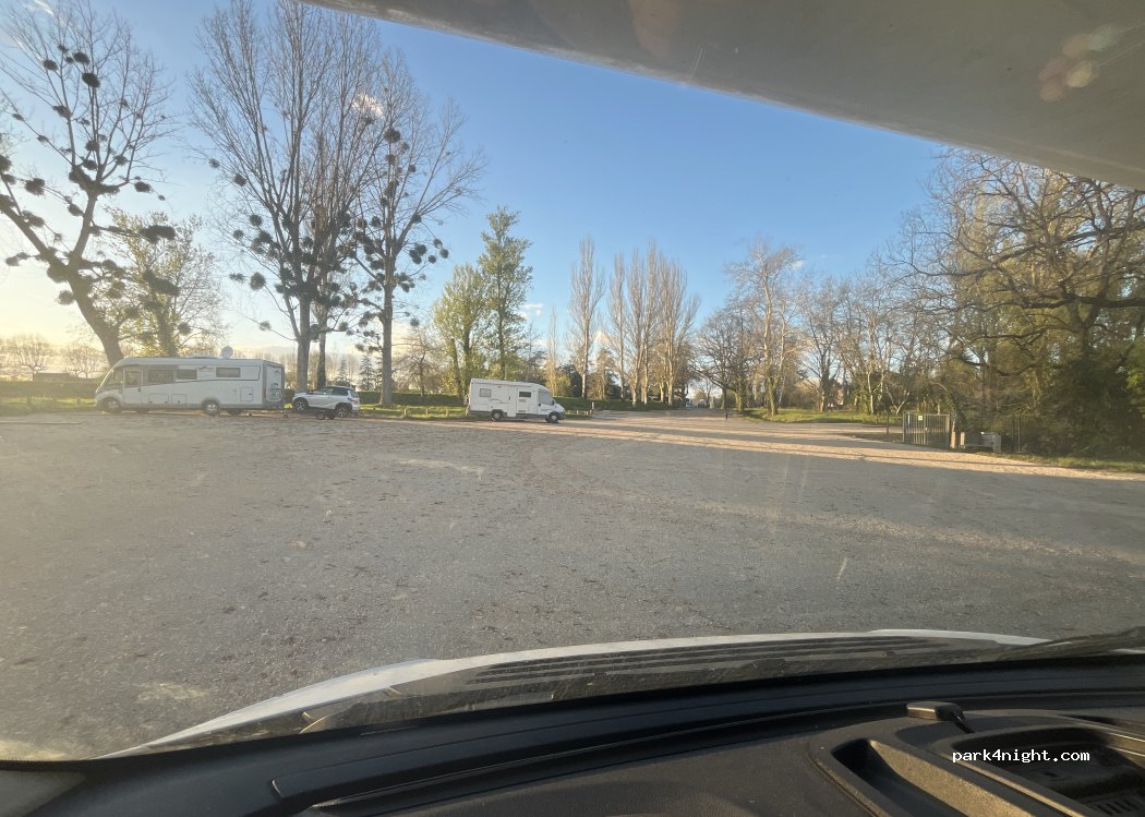 (81310) Lisle-sur-Tarn - Rue des Aulnes — foto