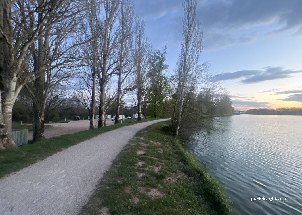 (81310) Lisle-sur-Tarn - Rue des Aulnes — foto 2