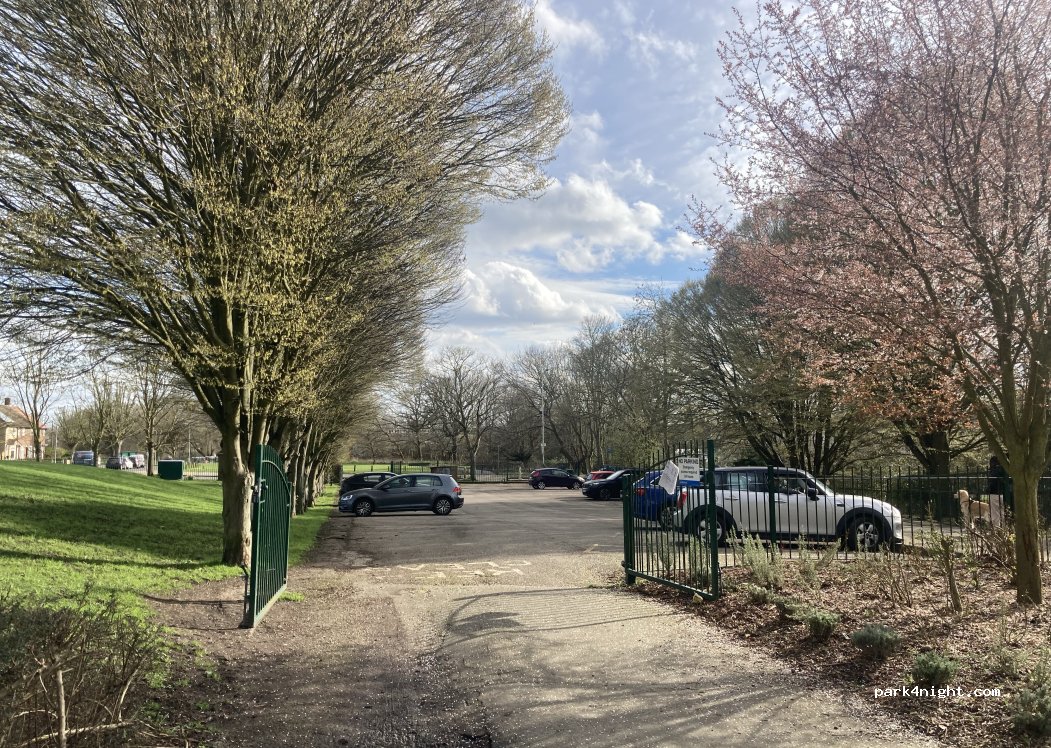 (RM3 9PH) London Borough of Havering - Petersfield Avenue — foto 2