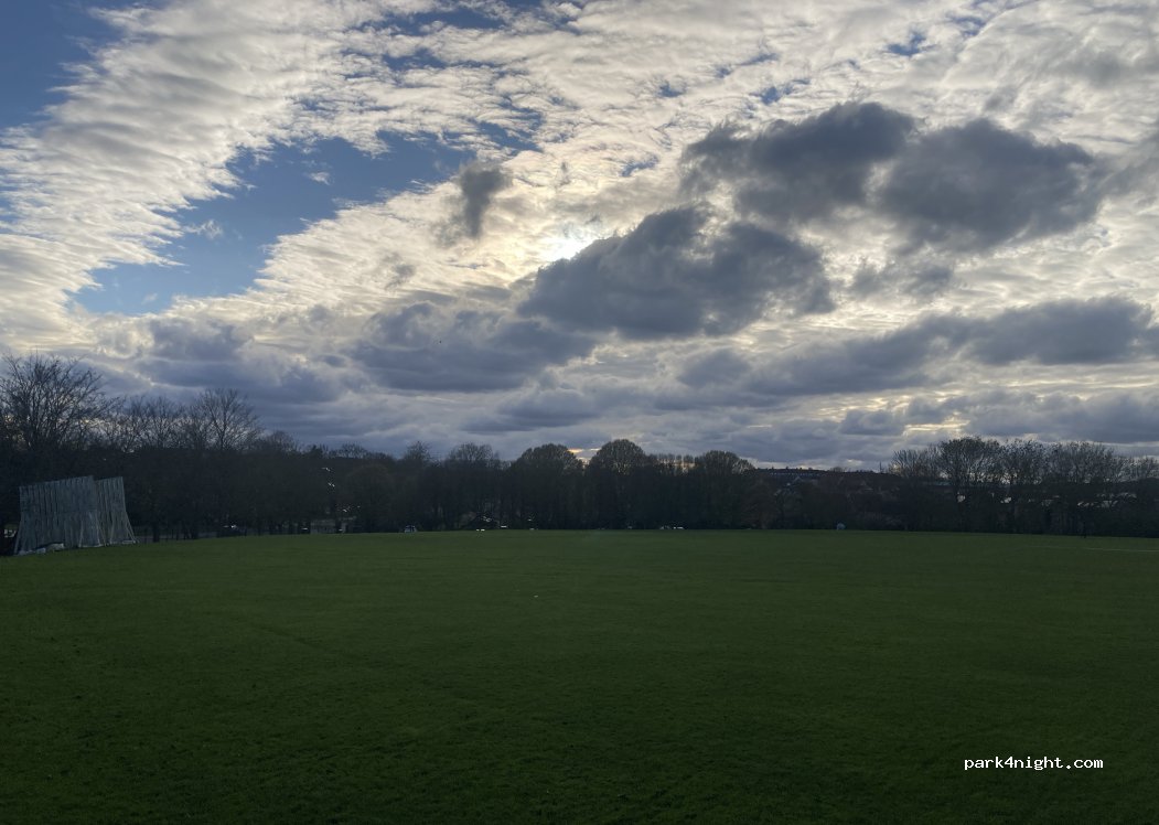 (RM3 9PH) London Borough of Havering - Petersfield Avenue — foto 3