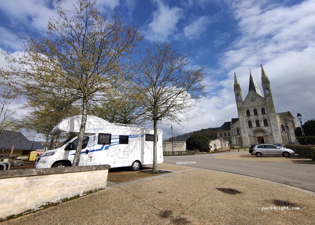 (76840) Saint-Martin-de-Boscherville - Place de l'Abbaye — foto