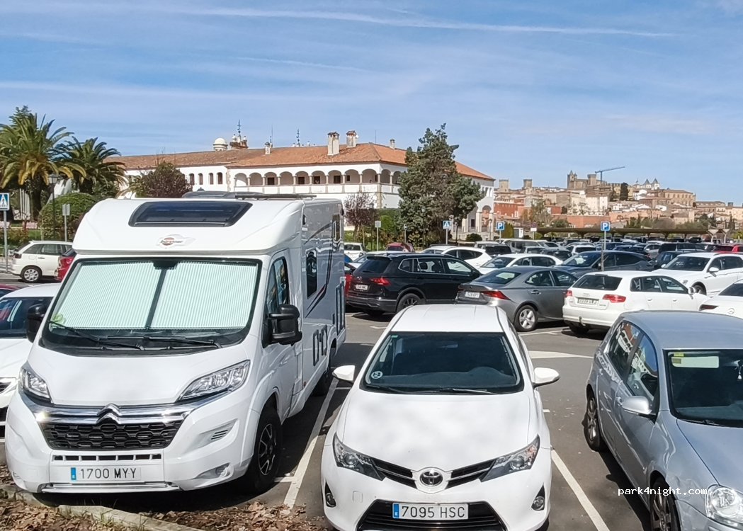 (10002) Cáceres - Calle Madre de la Ribera — foto