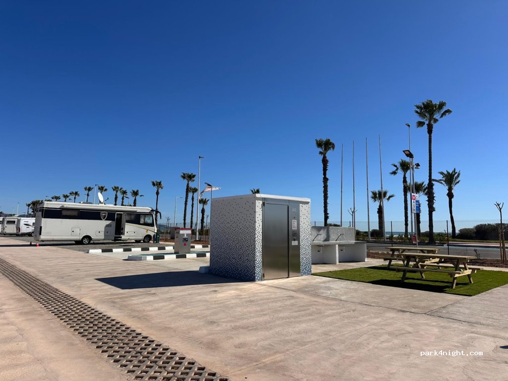 Area Autocaravanas de Castellón- Camperplana Gurugu — foto 2