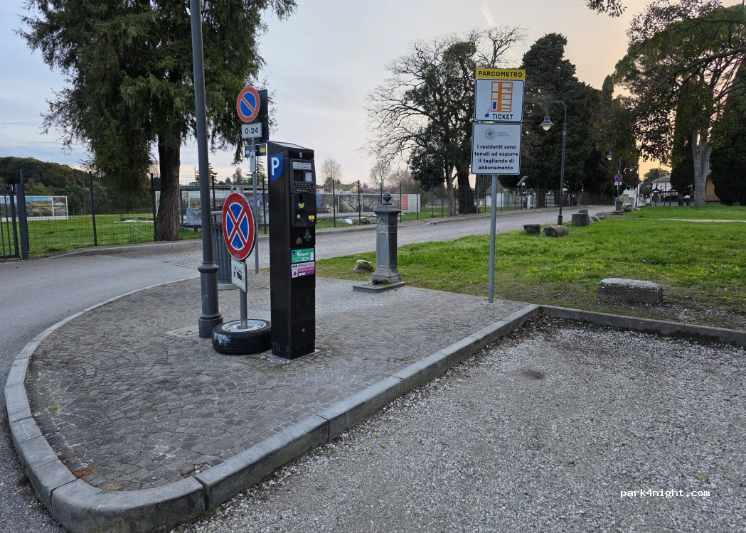 (33051) Aquileia - Via dei Patriarchi — foto