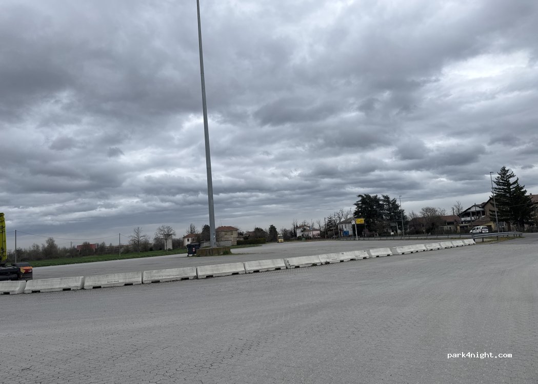 (15057) Tortona - SP211 — foto