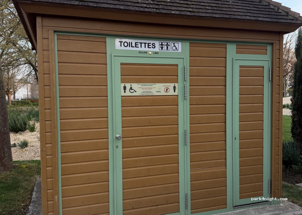 (77990) Le Mesnil-Amelot - Rue du Chapeau — foto