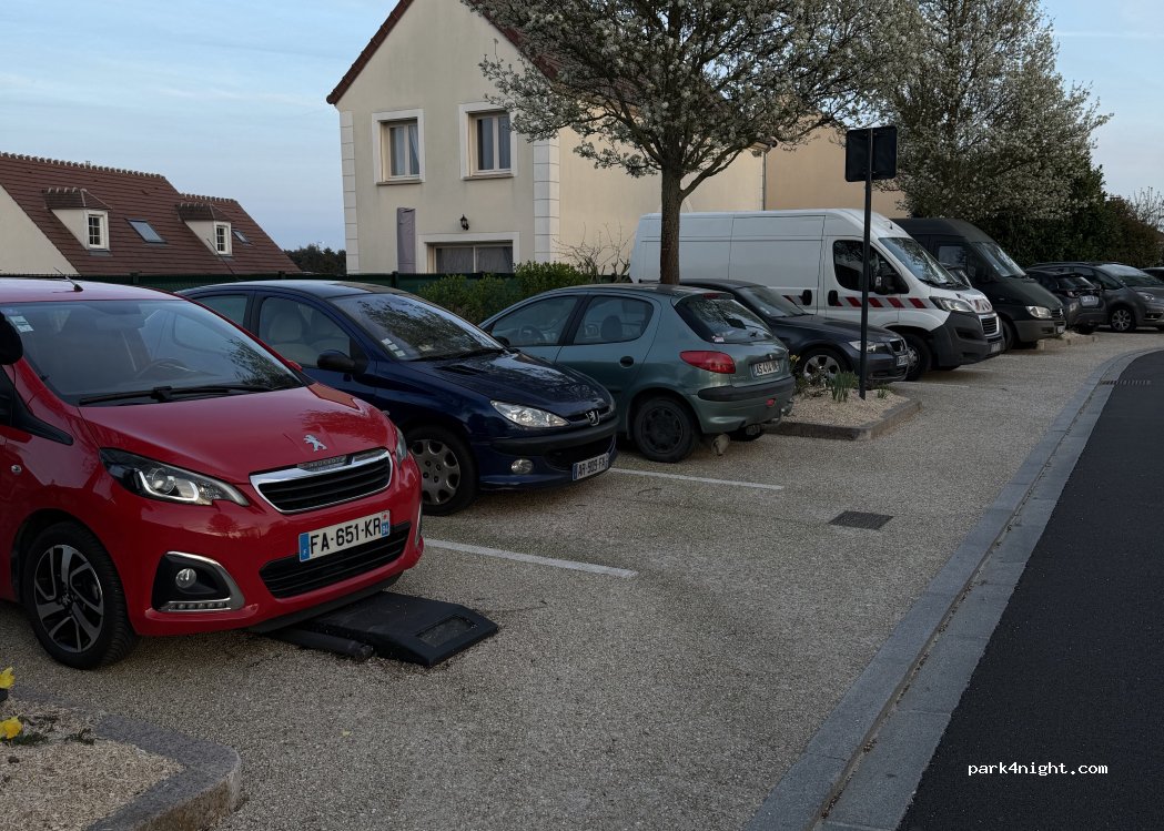 (77990) Le Mesnil-Amelot - Rue du Chapeau — foto 4