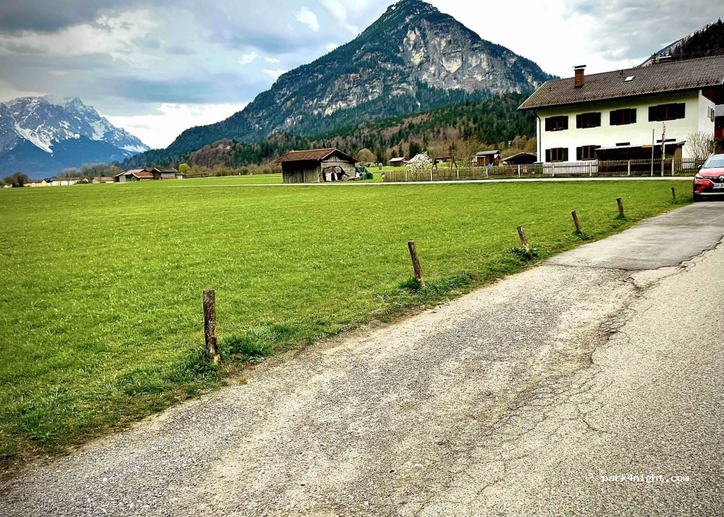 (82490) Farchant - Werdenfelser Straße — foto