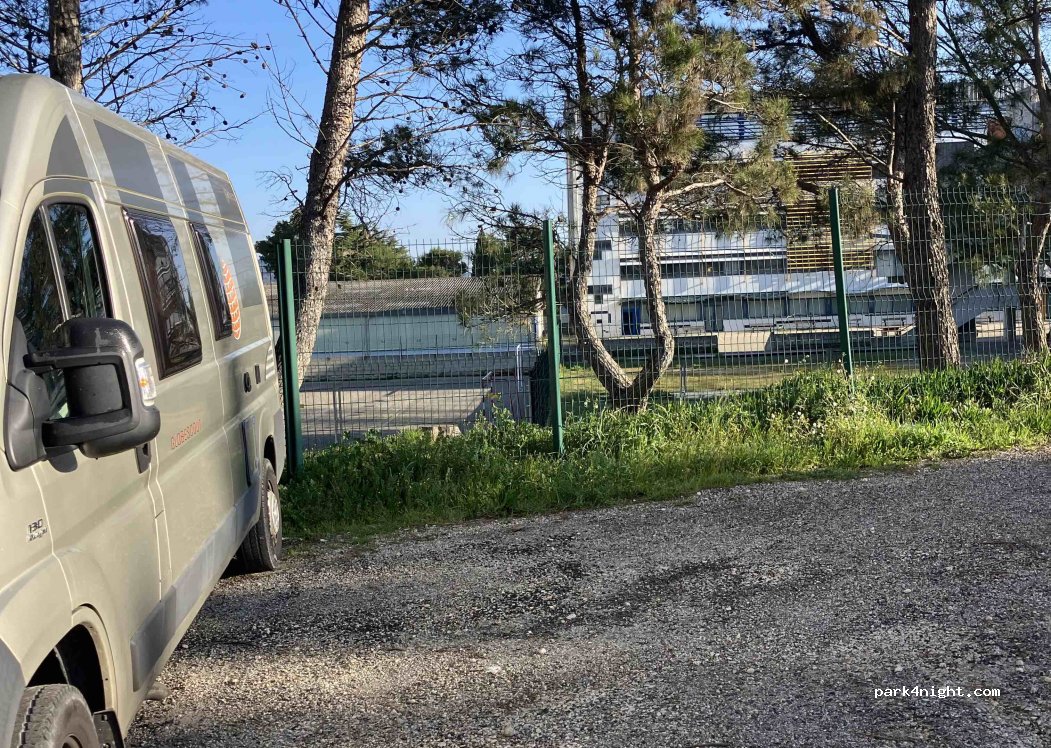 (30200) Bagnols-sur-Cèze - Rue Frédéric Mistral — foto 2