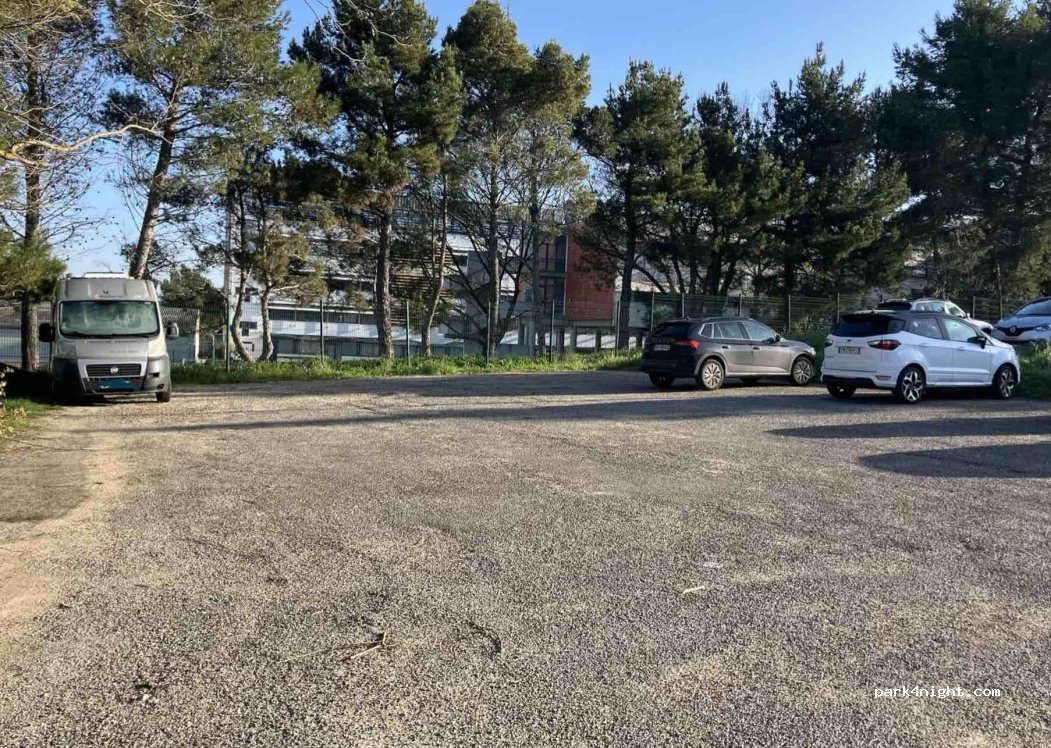 (30200) Bagnols-sur-Cèze - Rue Frédéric Mistral — foto 3
