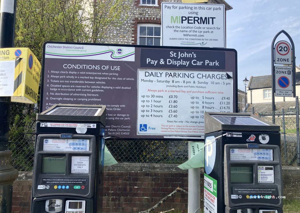 (PO19 1XB) Chichester - Market Avenue — foto
