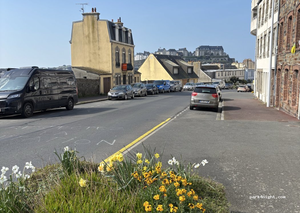 (50400) Granville - Avenue de la Libération — foto 3