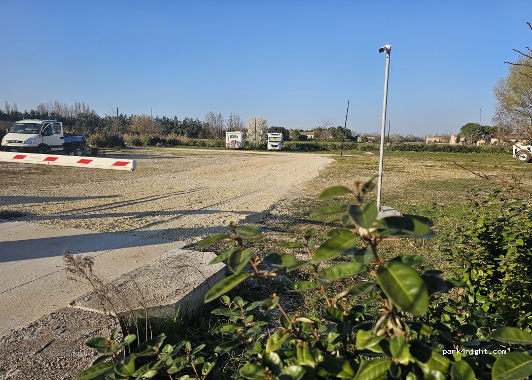 Lamotte-du-Rhône Aire Camping-Car [AireServices] — foto 2