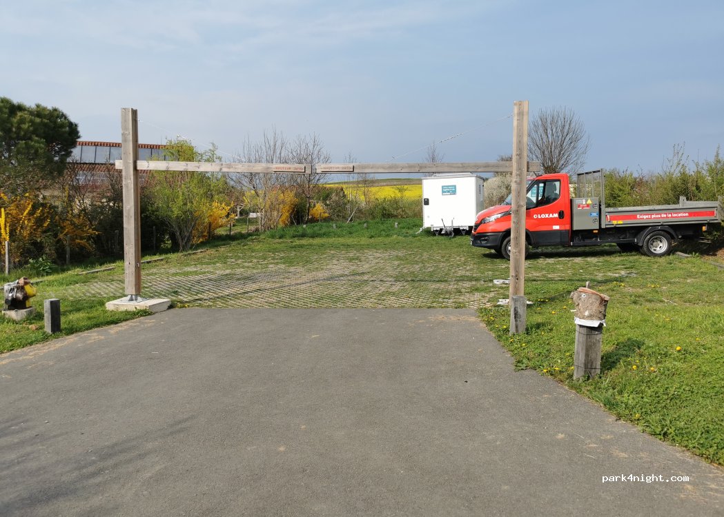 (69210) Éveux - La Combe Fleurie — foto