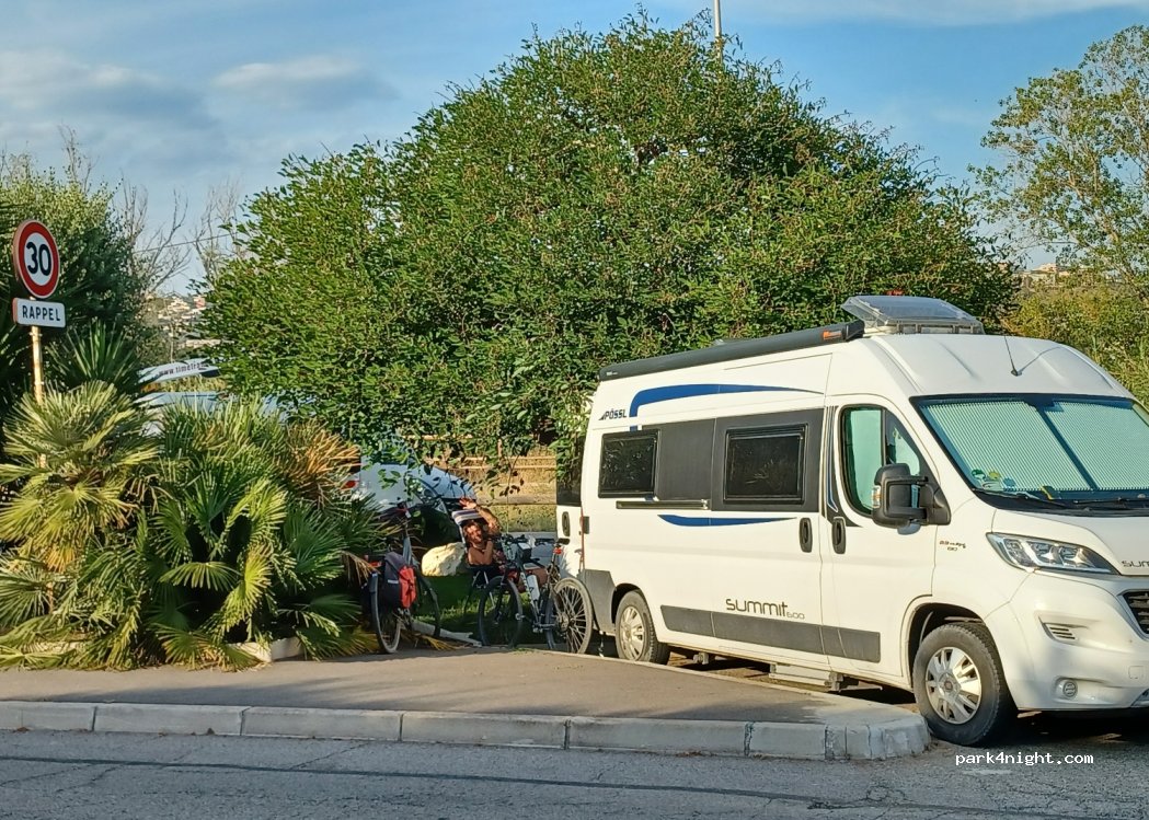 (06700) Saint-Laurent-du-Var - 1555 Esplanade Edmond Jouhaud — foto 3