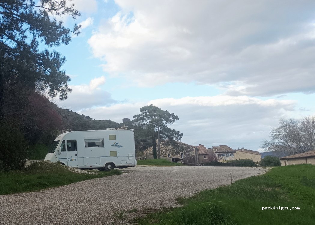 (07400) Rochemaure - Rue des Fontaines — foto 2