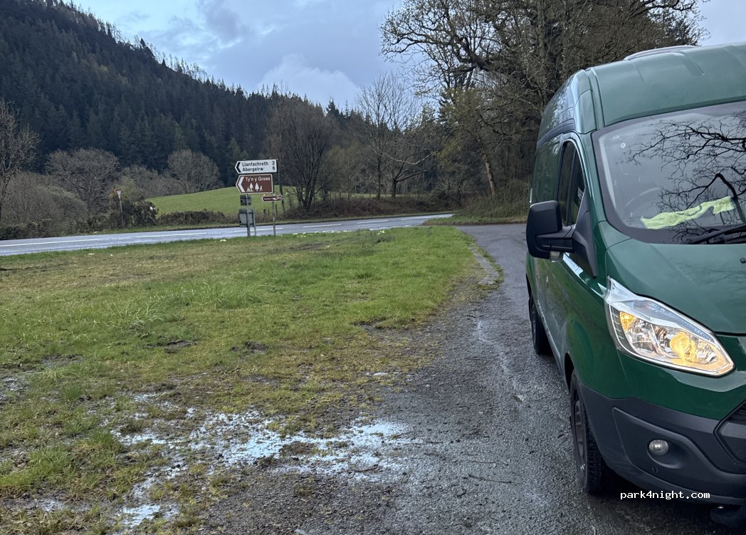(LL40 2HZ) Ganllwyd - A470 — foto