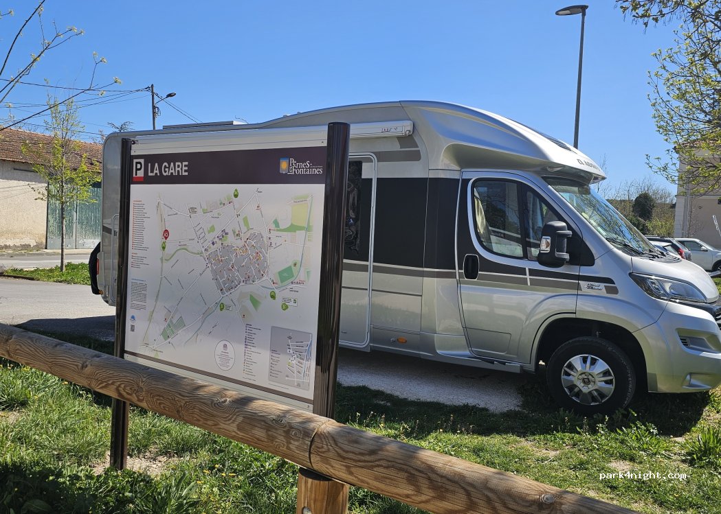 (84210) Pernes-les-Fontaines - Chemin de la Gare — foto