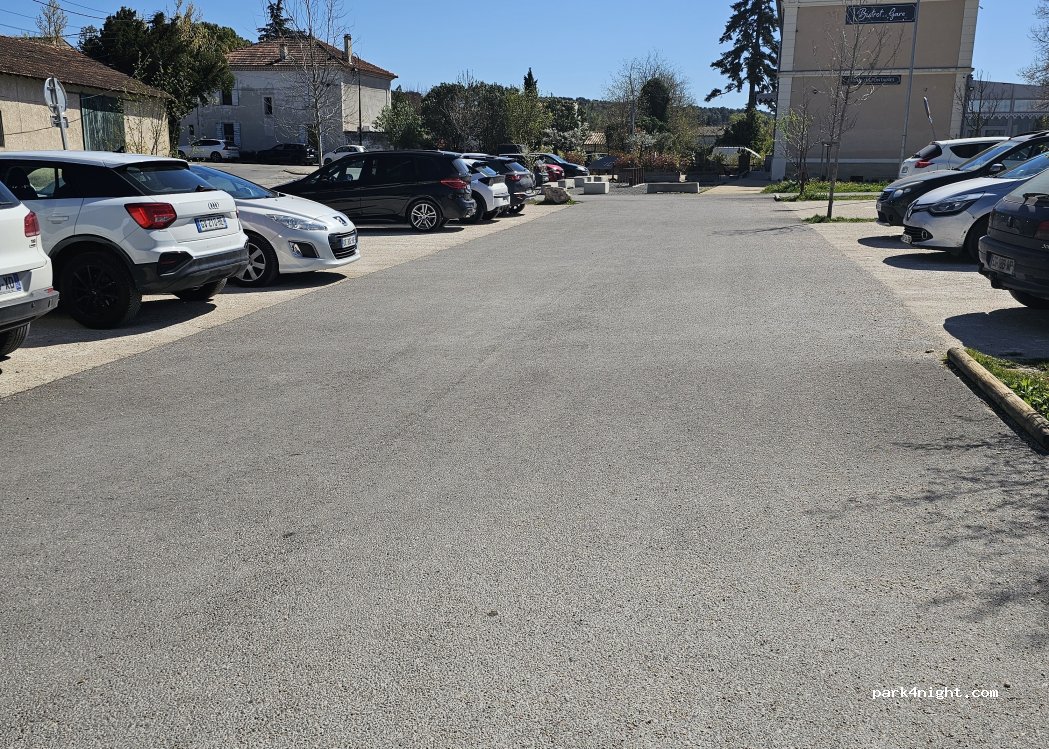 (84210) Pernes-les-Fontaines - Chemin de la Gare — foto 3