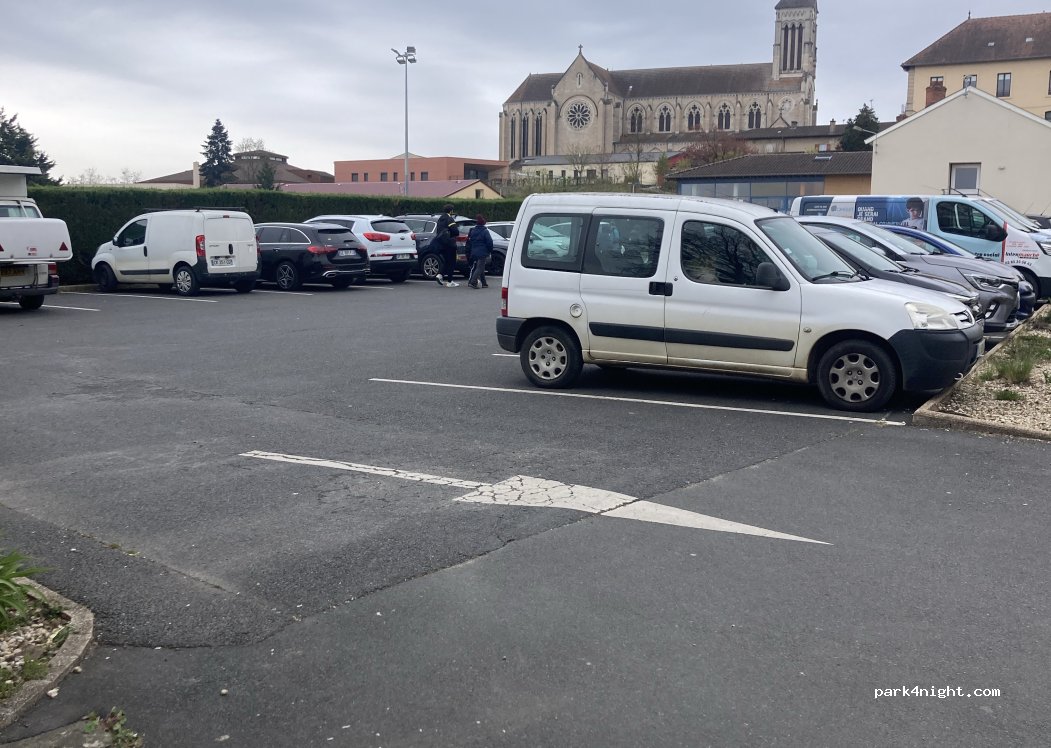 (71570) La Chapelle-de-Guinchay - Rue de la Mairie — foto