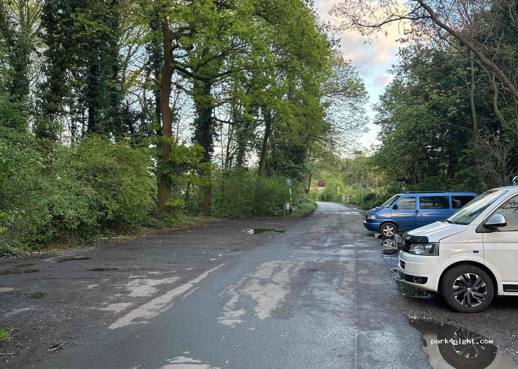 Parkplatz Berggeistweiher — foto 2