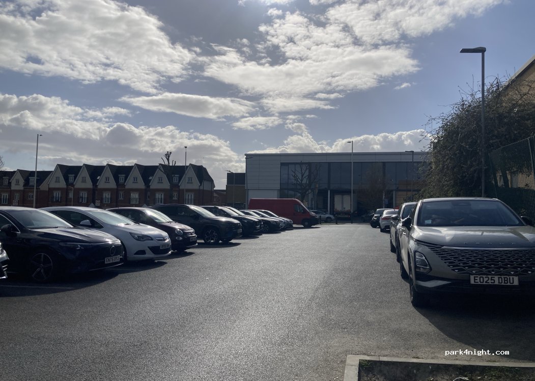 (RM3 8DX) London Borough of Havering - Gooshays Drive — foto