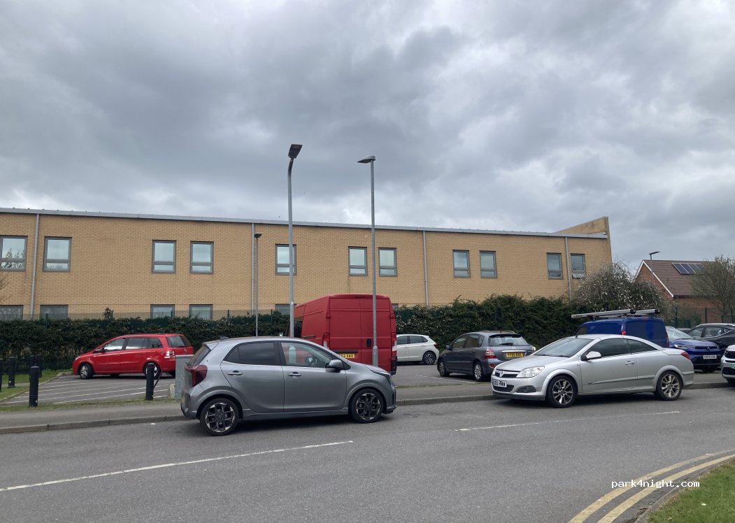 (RM3 8DX) London Borough of Havering - Gooshays Drive — foto 3