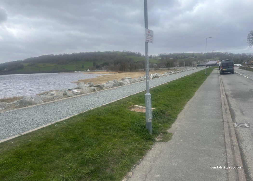 (LL23 7EL) Bala - Tegid Street — foto