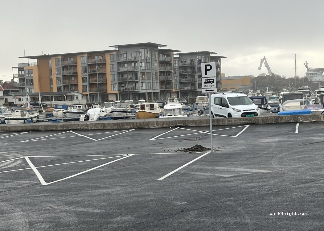 Dokken Bobilparkering Hasseløy — foto 2