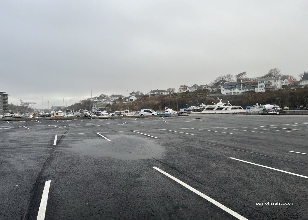 Dokken Bobilparkering Hasseløy — foto 3