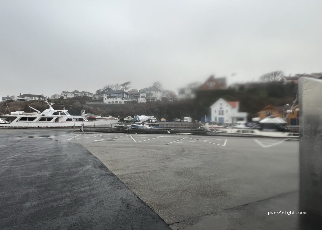 Dokken Bobilparkering Hasseløy — foto 4