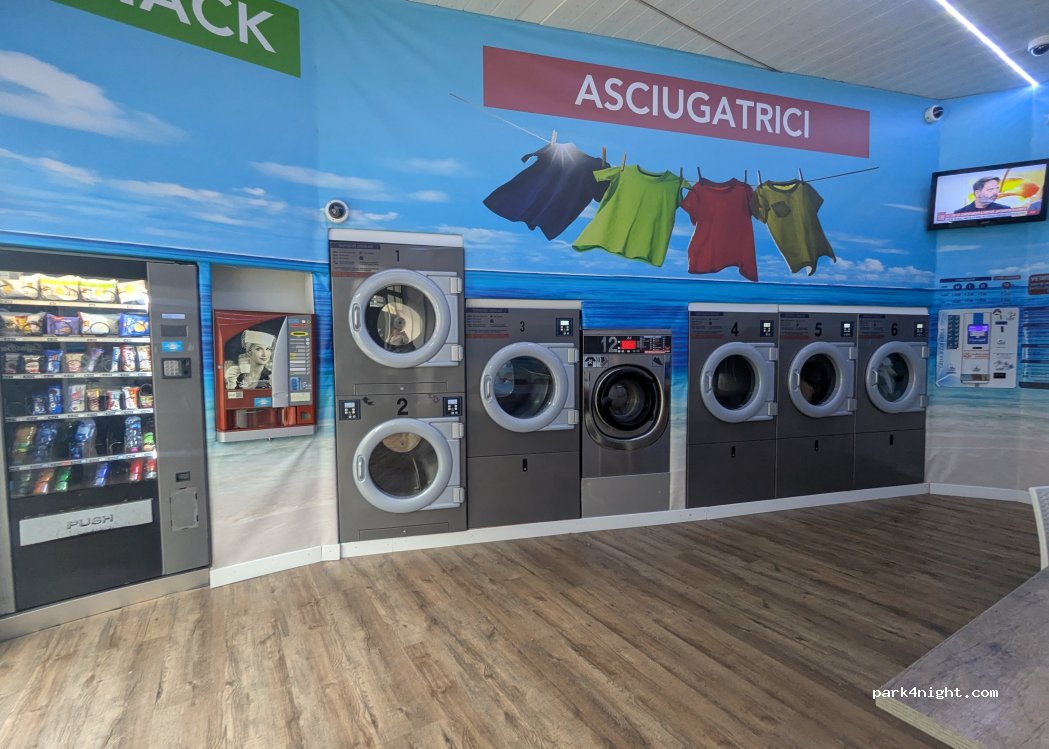 (70017) Putignano - V.le Tenente Pietro Sbiroli, 42 — foto
