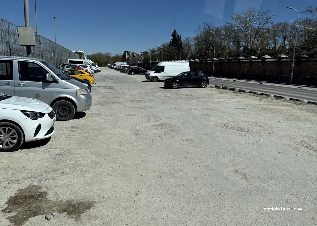 (28001) Madrid - Avenida de las Trece Rosas — foto