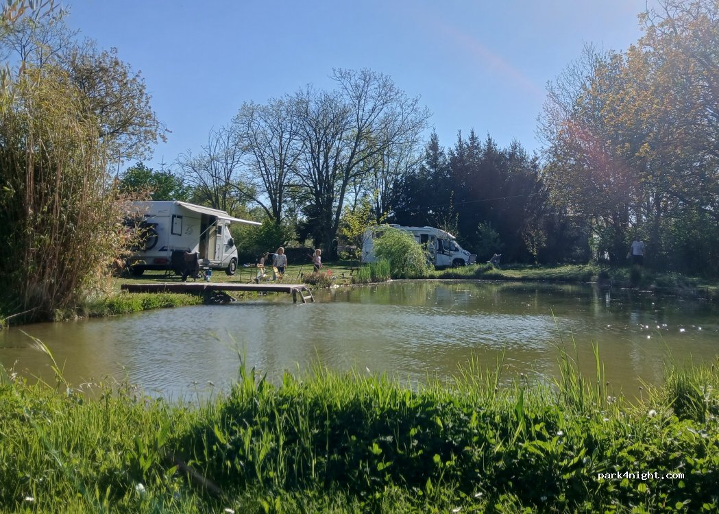 Camper parking Garden of Eden — foto
